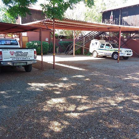 Larona Inn Mafikeng Buitenkant foto