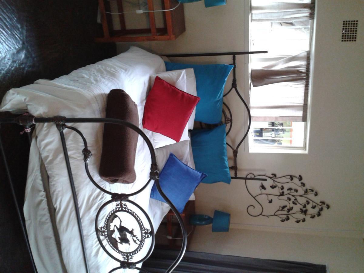Larona Inn Mafikeng Buitenkant foto