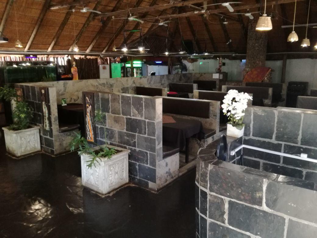 Larona Inn Mafikeng Buitenkant foto