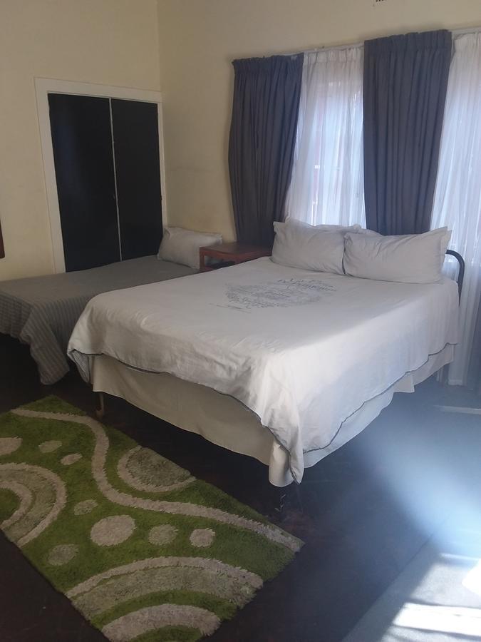 Larona Inn Mafikeng Buitenkant foto